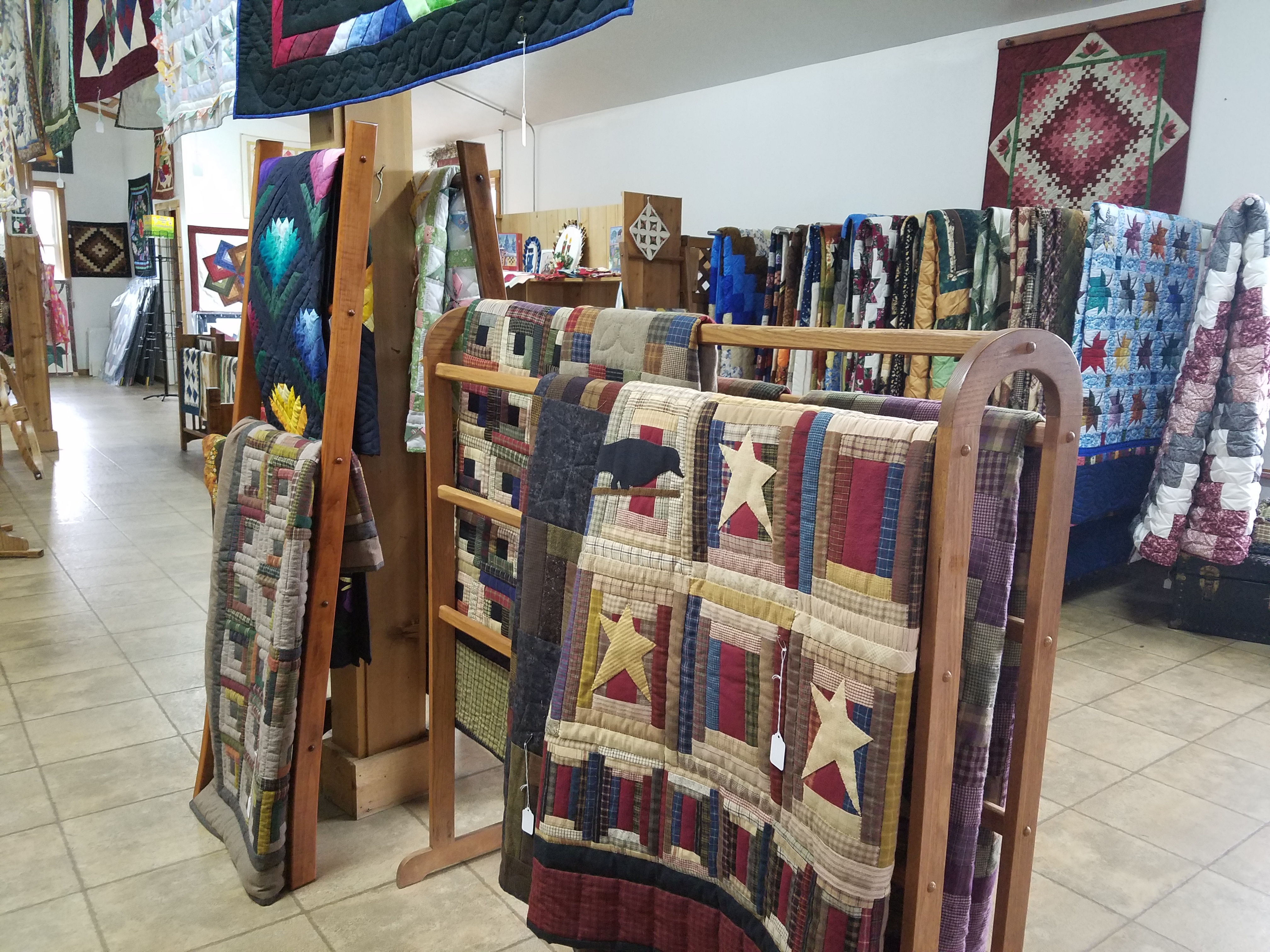 Quilt Hangers, Amish Quilt Wall Hangers